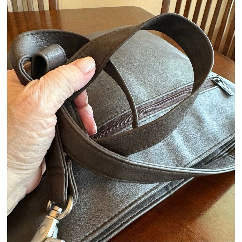 UNLISTED by KENNETH COLE Vintage Messenger Crossbody w/ Brushed Nickel Hardware - Picture 12 of 14